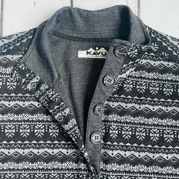 Kavu 1/4 Button Up Layering Over Shirt in Black and Gray - Picture 6 of 9